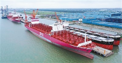 十年来中国装备工业增加值年均增长8.2%